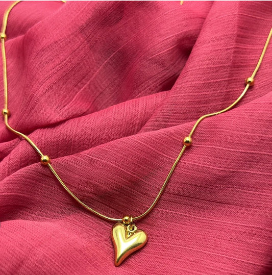 Golden Heart Pendant Necklace for Women – Elegant Gold Chain Jewelry