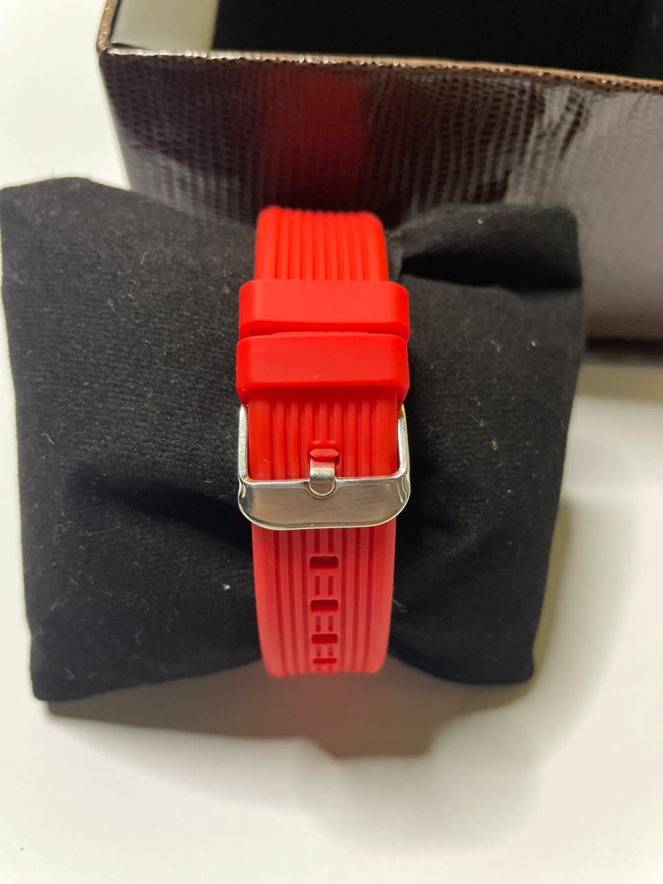 Bold Edge Men’s Watch – Black Square Dial with Red Silicone Strap & Sporty Design