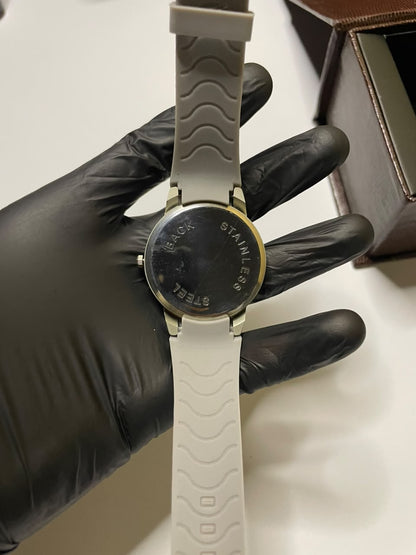 MRK Collection Luxury Women’s Watch – Elegant White Dial with Gold-Tone Case & Silicone Strap