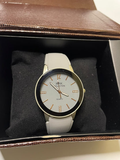 MRK Collection Luxury Women’s Watch – Elegant White Dial with Gold-Tone Case & Silicone Strap