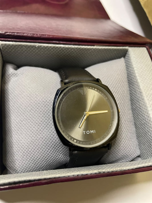 TOMI Luxury Men’s Black Watch – Minimal Round Dial with Stylish Black Strap