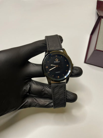 Luxury Men’s Black Watch – Classic Round Dial with Gold-Tone Details and stylish Ragzine Strap