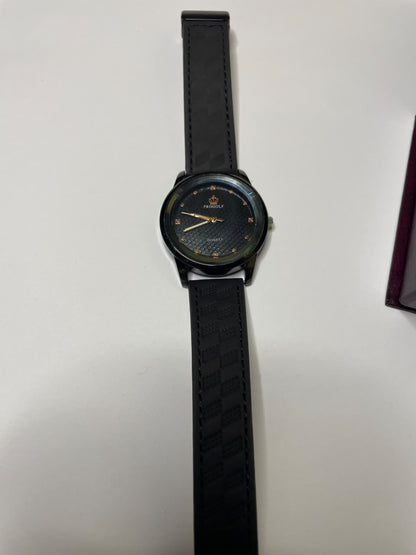 Luxury Men’s Black Watch – Classic Round Dial with Gold-Tone Details and stylish Ragzine Strap