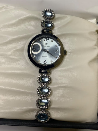 Women’s Luxury Bracelet Watch – Elegant Dial Colors and Premium Fashion Design