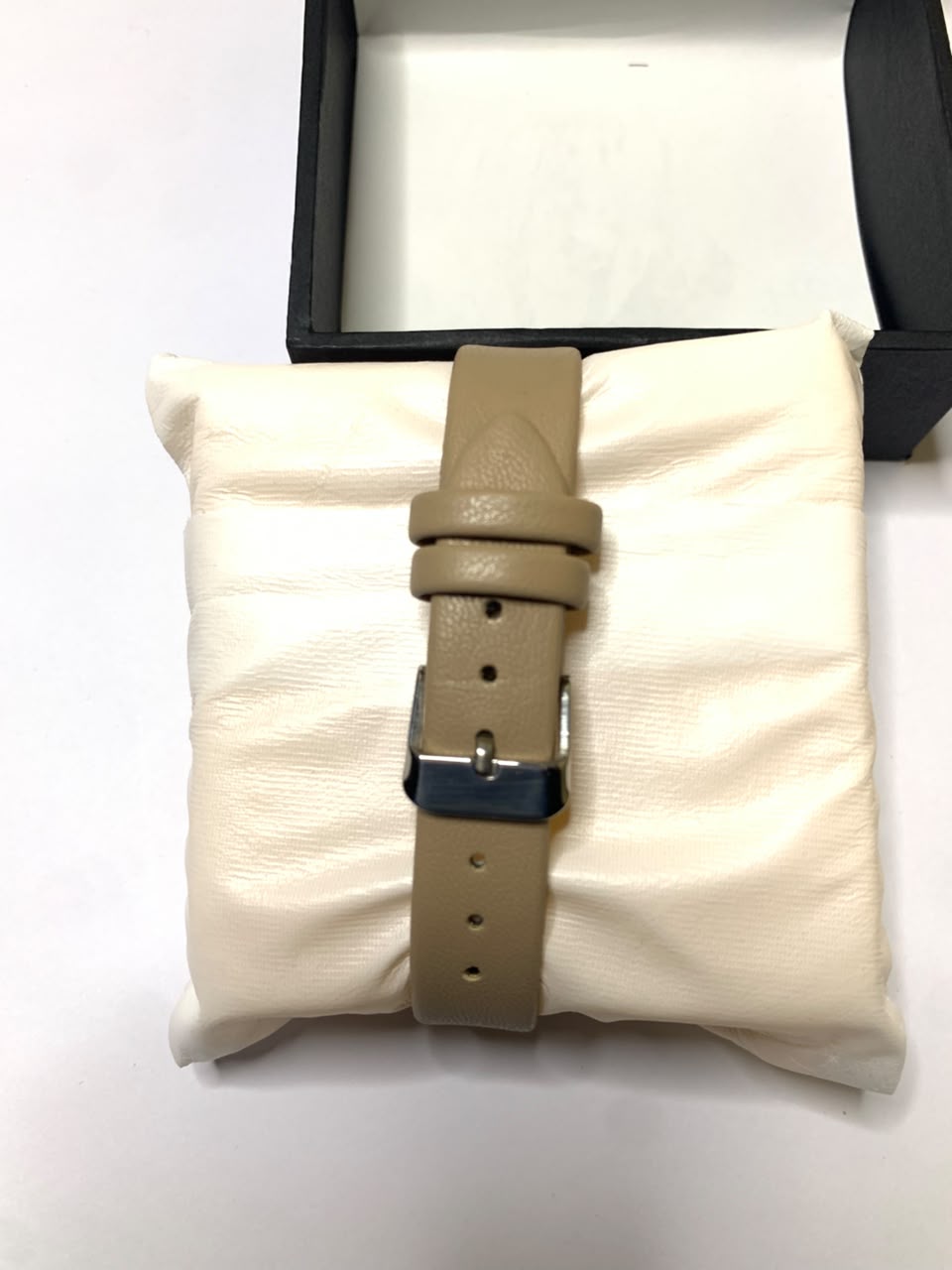 Classic Beige Leather Strap Wristwatch