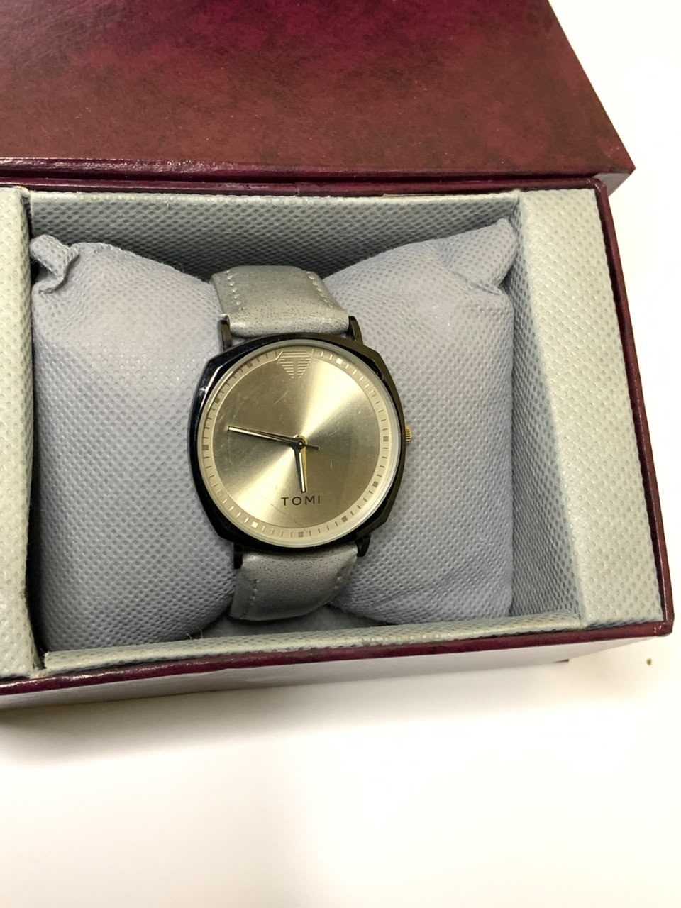 TOMI Luxury Men’s Black Watch – Minimal Round Dial with Stylish Black Strap